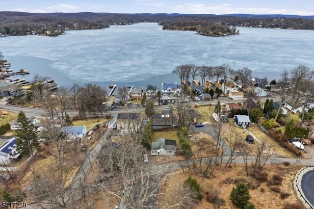 19 Sutton Rd, Hopatcong Boro, NJ 07843