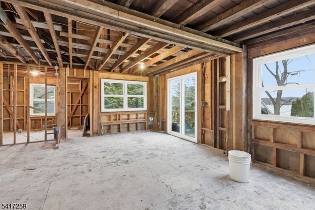 19 Sutton Rd, Hopatcong Boro, NJ 07843