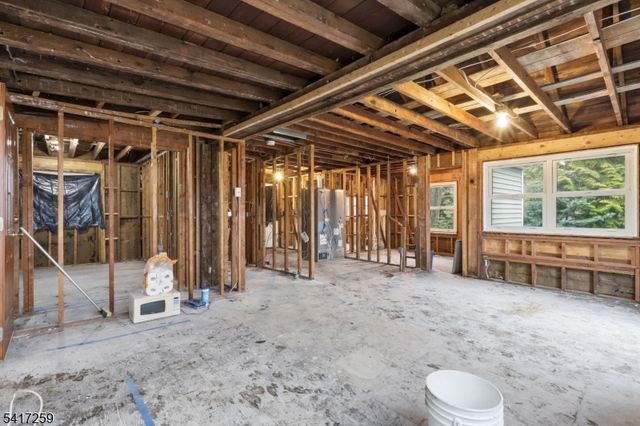 19 Sutton Rd, Hopatcong Boro, NJ 07843