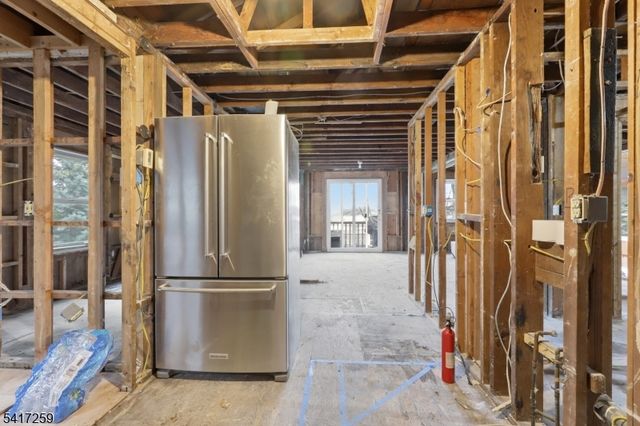 19 Sutton Rd, Hopatcong Boro, NJ 07843