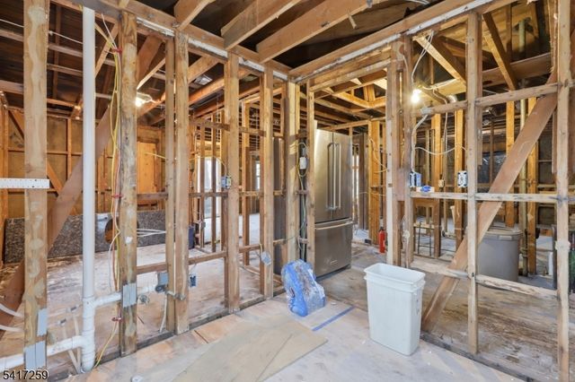 19 Sutton Rd, Hopatcong Boro, NJ 07843