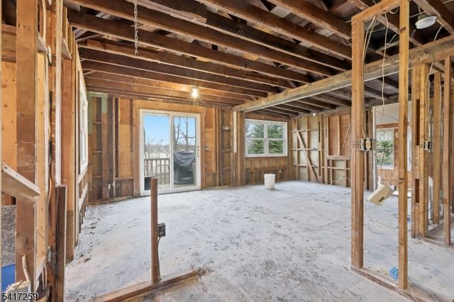 19 Sutton Rd, Hopatcong Boro, NJ 07843