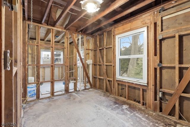 19 Sutton Rd, Hopatcong Boro, NJ 07843