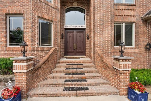 57177 Covington Drive, Washington Twp, MI 48094