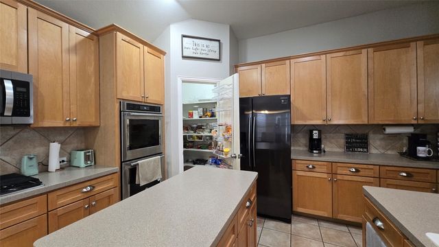 16 Mary Lou Court, Mansfield, TX 76063