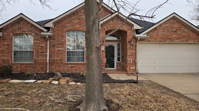 16 Mary Lou Court, Mansfield, TX 76063