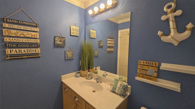 16 Mary Lou Court, Mansfield, TX 76063