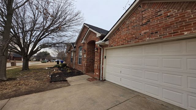 16 Mary Lou Court, Mansfield, TX 76063