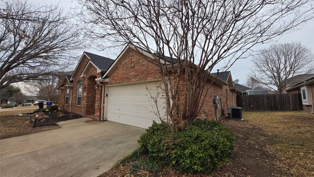 16 Mary Lou Court, Mansfield, TX 76063