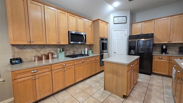 16 Mary Lou Court, Mansfield, TX 76063