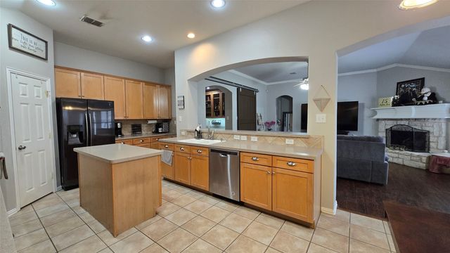 16 Mary Lou Court, Mansfield, TX 76063