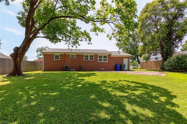 8052 Lynnbrook DR, Norfolk, VA 23518