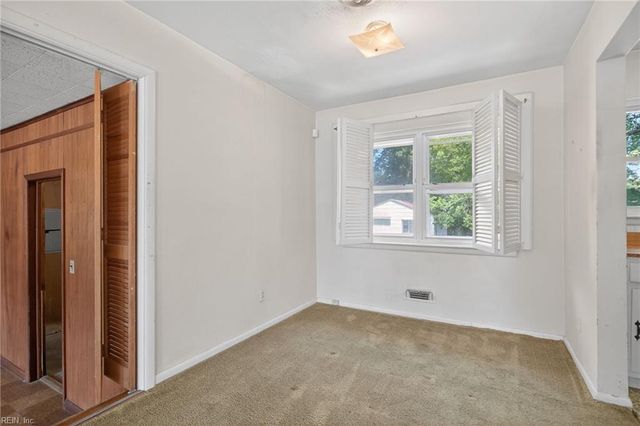 8052 Lynnbrook DR, Norfolk, VA 23518