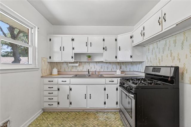 8052 Lynnbrook DR, Norfolk, VA 23518