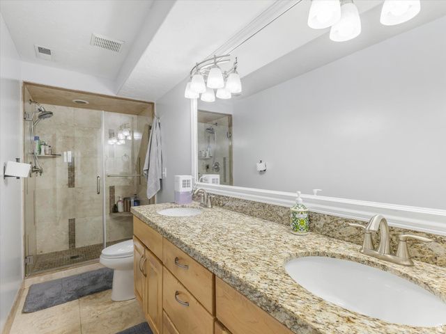 9583 S SWALLOWTAIL CIR, South Jordan, UT 84095