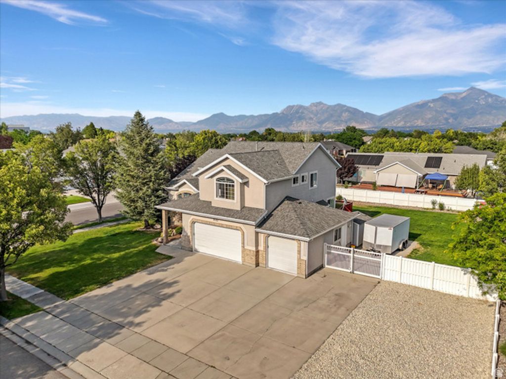 9583 S SWALLOWTAIL CIR, South Jordan, UT 84095