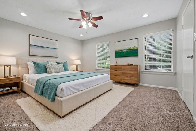 34 E Wandering Oak Drive, The Woodlands, TX 77381