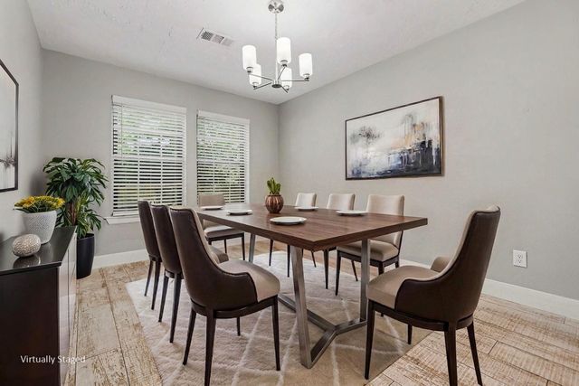 34 E Wandering Oak Drive, The Woodlands, TX 77381