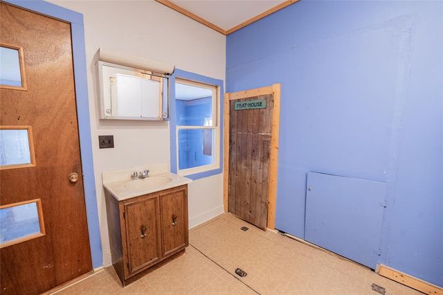 121 W Oak Street, Stanley, WI 54768