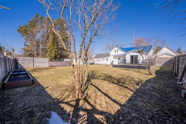 121 W Oak Street, Stanley, WI 54768