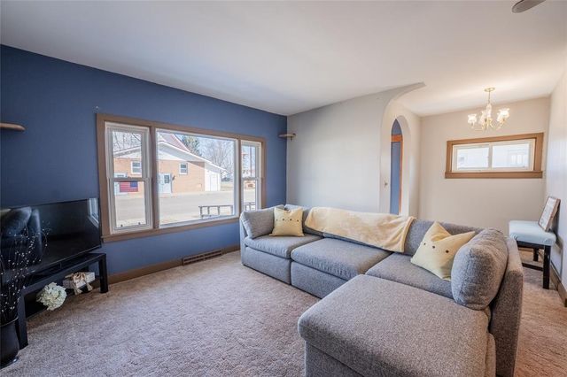 121 W Oak Street, Stanley, WI 54768