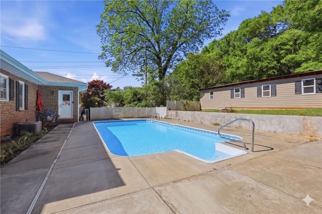520 S Spring Street, Walhalla, SC 29691