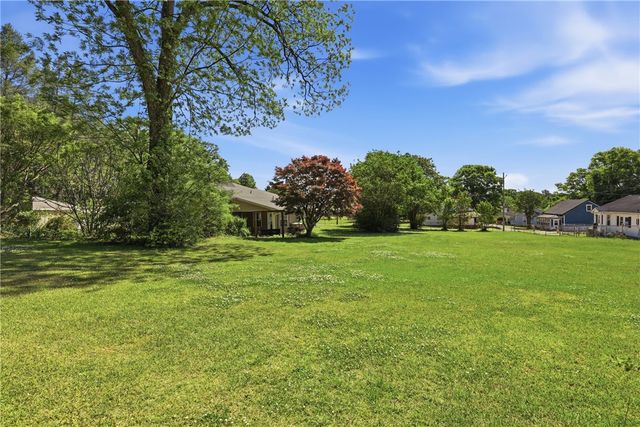 520 S Spring Street, Walhalla, SC 29691