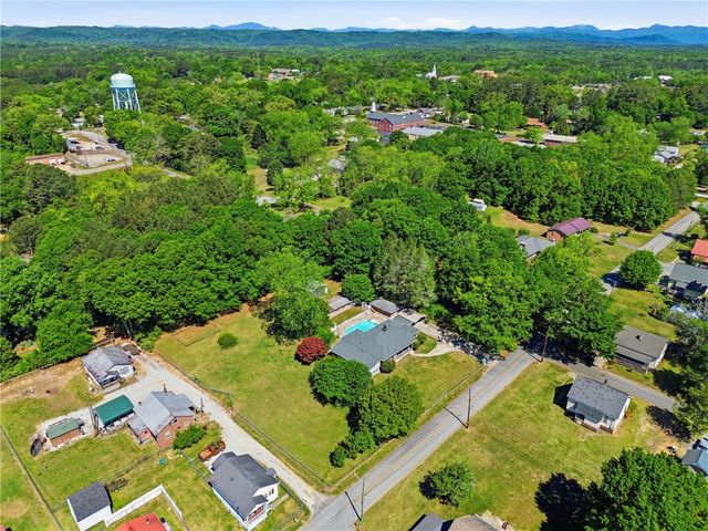 520 S Spring Street, Walhalla, SC 29691