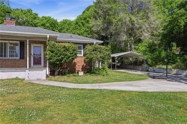 520 S Spring Street, Walhalla, SC 29691