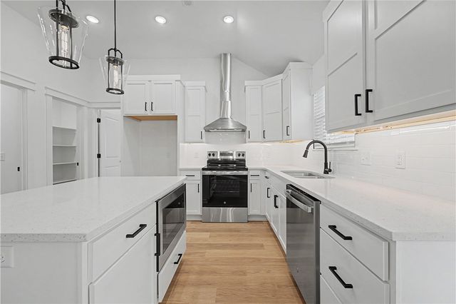 88 Stoneykirk Drive, Bella Vista, AR 72715