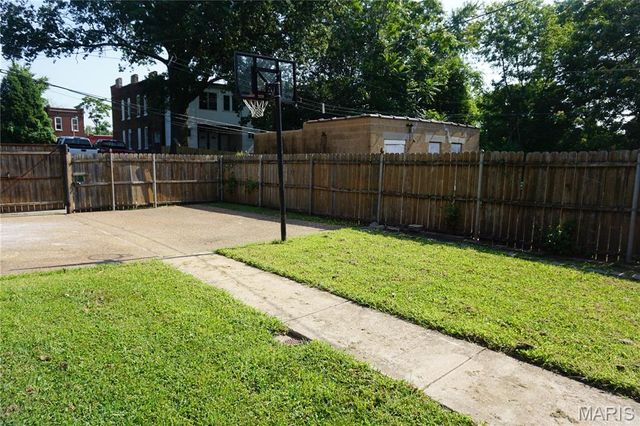 2223 Alberta Street, St Louis, MO 63118