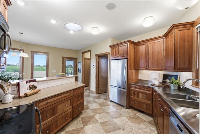 6918 E Summerside Ct, Bel Aire, KS 67226