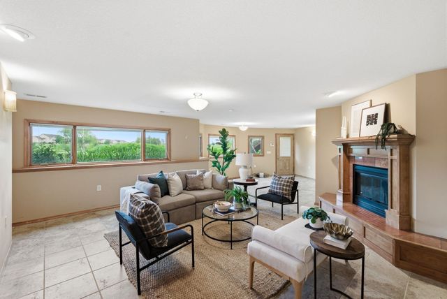 6918 E Summerside Ct, Bel Aire, KS 67226