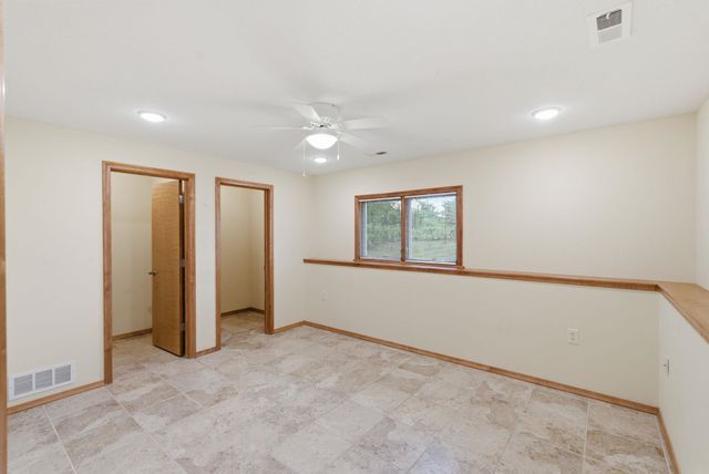 6918 E Summerside Ct, Bel Aire, KS 67226