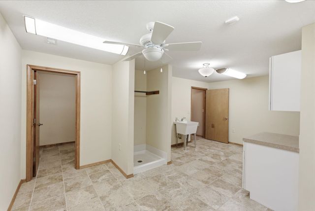 6918 E Summerside Ct, Bel Aire, KS 67226