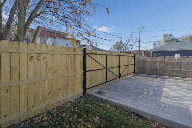 4839 W Huron Street 1, Chicago, IL 60644