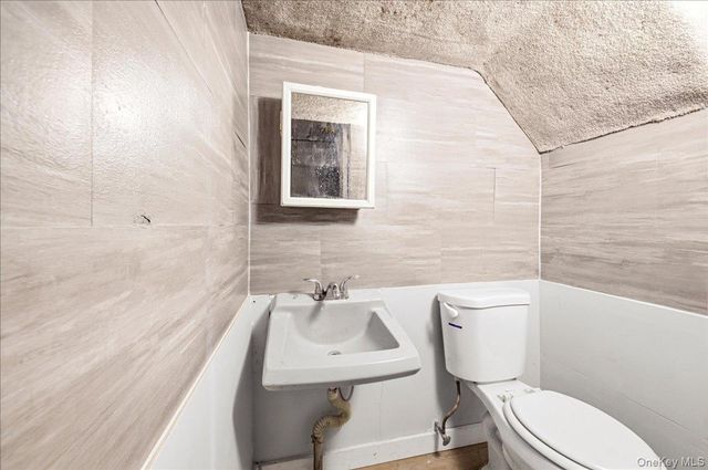 2712 Holland Avenue, Bronx, NY 10467