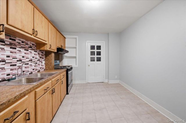 2712 Holland Avenue, Bronx, NY 10467