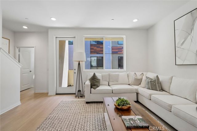 5868 Linden 6, Long Beach, CA 90805