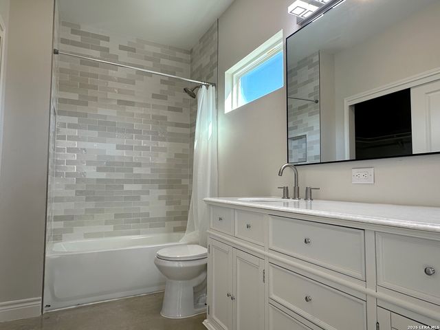 1722 N Center St, San Antonio, TX 78202