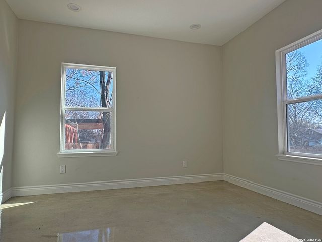 1722 N Center St, San Antonio, TX 78202