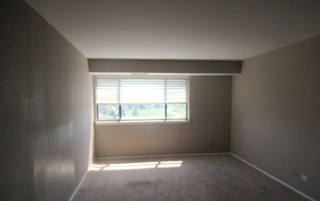 Image 12 of property listing at 701 Forum Square 607, Glenview, IL 60025