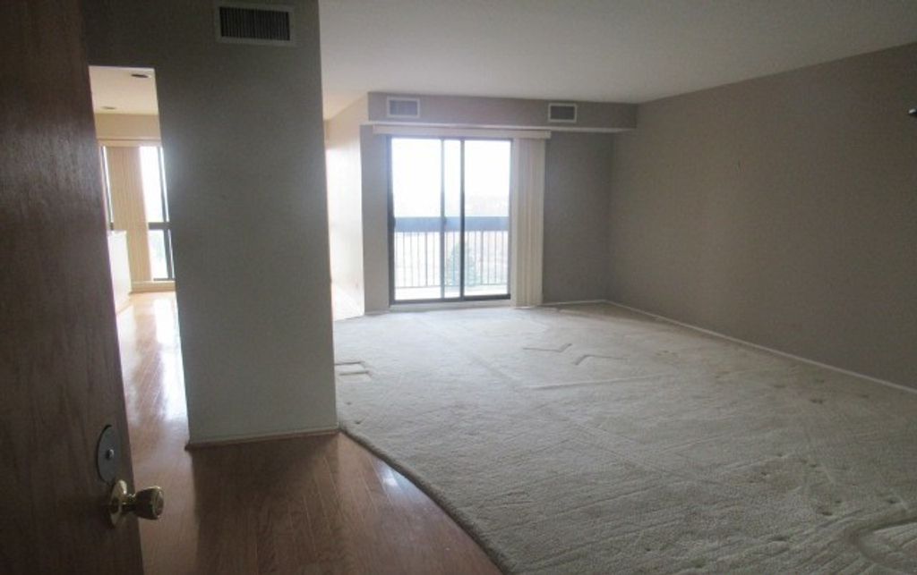Image 3 of property listing at 701 Forum Square 607, Glenview, IL 60025