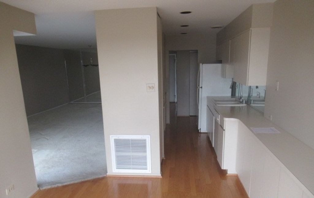 Image 6 of property listing at 701 Forum Square 607, Glenview, IL 60025