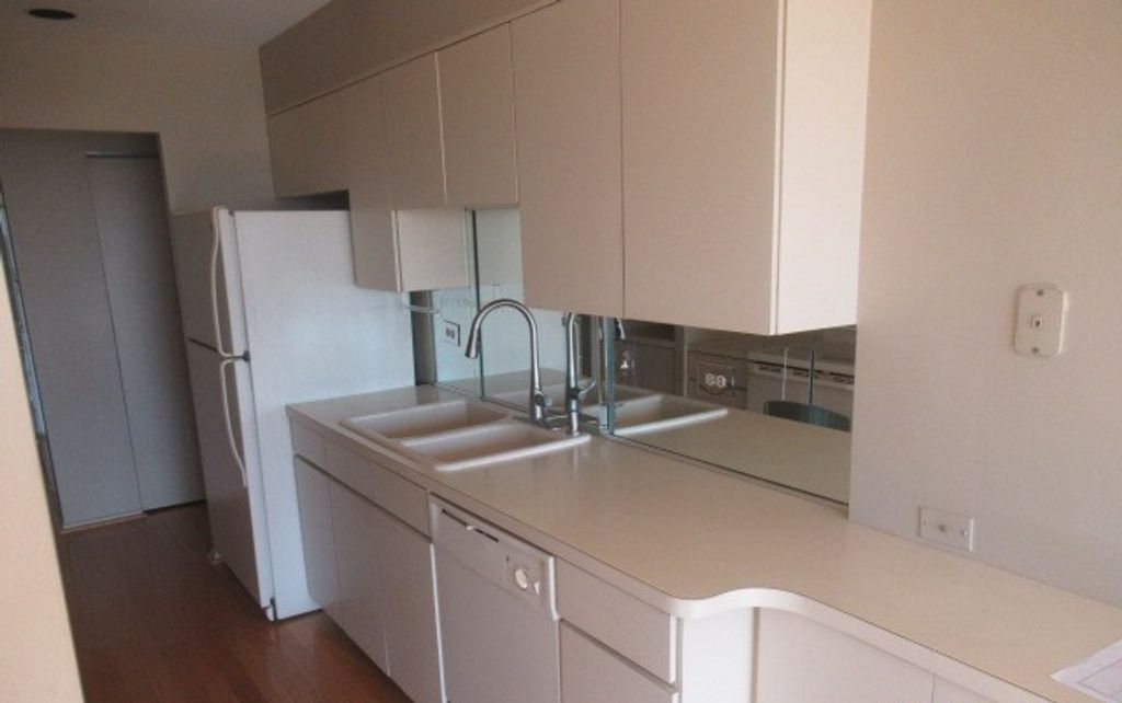 Image 7 of property listing at 701 Forum Square 607, Glenview, IL 60025