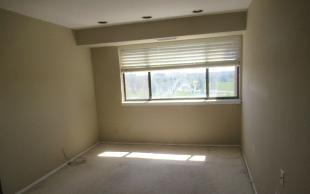 Image 9 of property listing at 701 Forum Square 607, Glenview, IL 60025