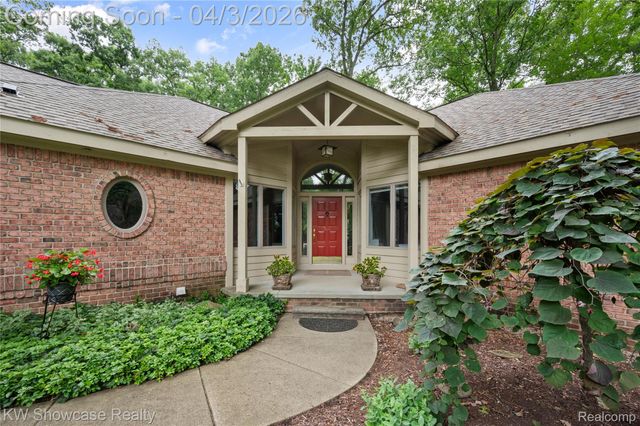 3510 Sutton Lane, Commerce Charter Township, MI 48390