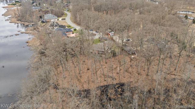 3510 Sutton Lane, Commerce Charter Township, MI 48390