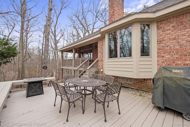 3510 Sutton Lane, Commerce Charter Township, MI 48390