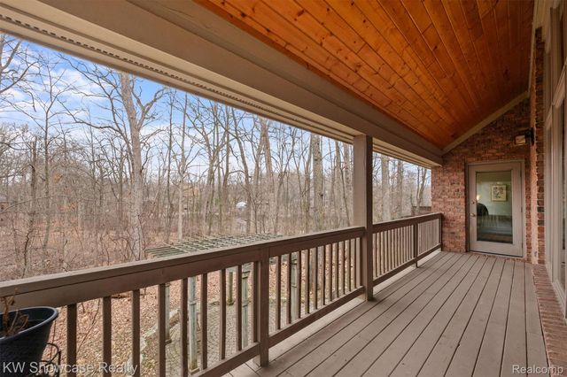 3510 Sutton Lane, Commerce Charter Township, MI 48390